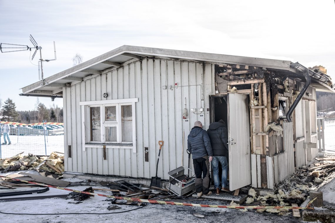 Rikospoliisit tutkivat palon syttymissyytä perjantaina puolilta päivin.