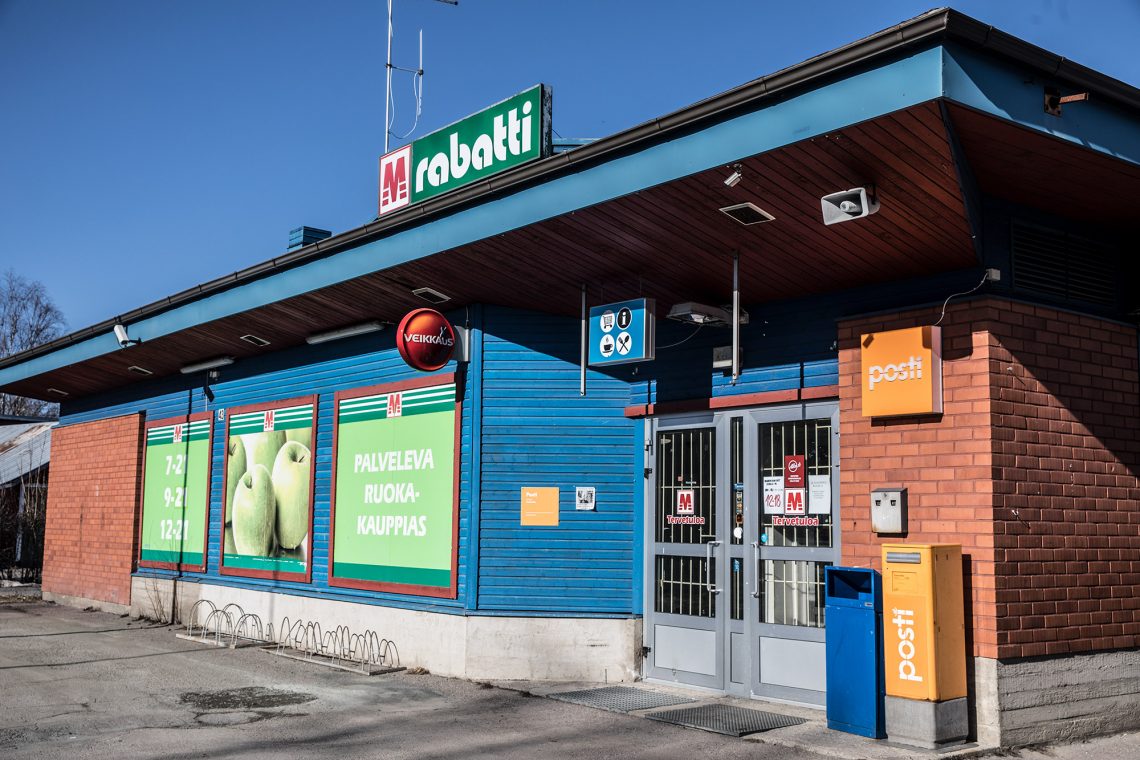 M-market Rabatin lopettaminen siirtää asiamiespostin sadan metrin päähän.